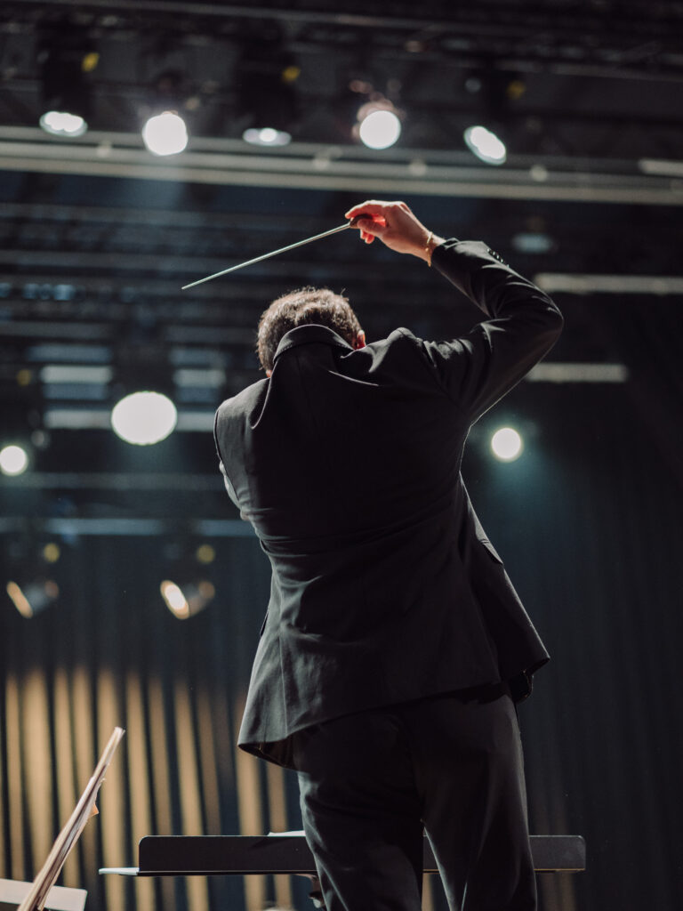 Federico Bresciani conducting